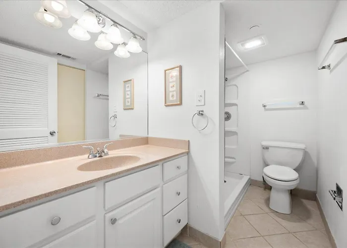 Sunny Oceanfront Century I 2 Bed/2 Bath With Indoor Pool! Ferienhaus